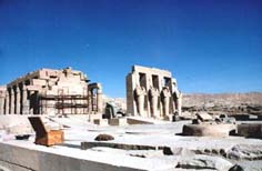 Ramesseum.JPG (15056 byte)